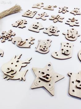 24 Adventskalender Holzfiguren mit Zahl